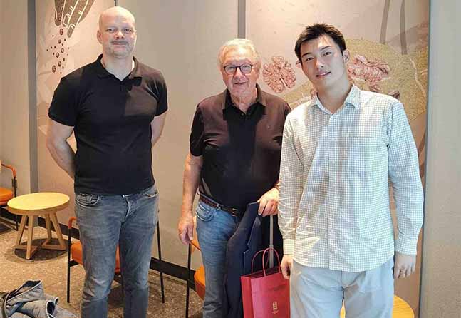 Немецкие клиенты посещают Yunding Optics